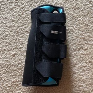 Form fit left wrist support